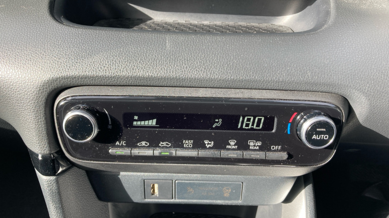 Toyota Yaris 1.5 Hybrid Design 5dr CVT Hybrid Hatchback